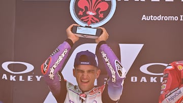 Mart¨ªn en el podio de Mugello.