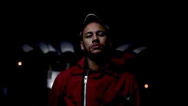 Neymar Jr. realizó un cameo en la serie española de Netflix 'La Casa de Papel' interpretando al monje João, un personaje que vive en el monasterio donde se planifica el atraco al Banco de España.