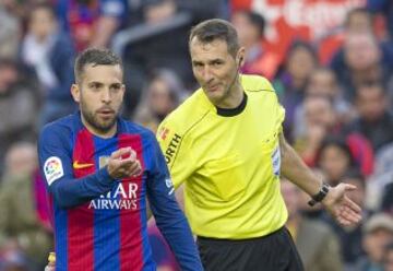 Jordi Alba have a discussion with Clos Gomez.