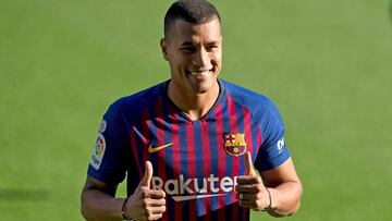 Barcelona's new player Colombian defender Jeison Murillo gives thumbs up during his official presentation at the Camp Nou stadium in Barcelona on December 27, 2018. (Photo by Josep LAGO / AFP)