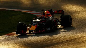 MONTMELO, SPAIN - FEBRUARY 28:  Max Verstappen of the Netherlands driving the (33) Red Bull Racing Red Bull-TAG Heuer RB13 TAG Heuer on track during day two of Formula One winter testing at Circuit de Catalunya on February 28, 2017 in Montmelo, Spain.  (Photo by Dan Istitene/Getty Images)