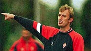 <B>HECHO</B>. Antonio Maceda será el entrenador del Sporting hasta el 30 de junio de 2004.