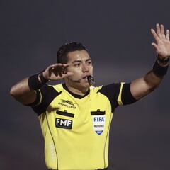 ¡Ya pítale, árbitro! Casi 300 minutos de tiempo de reposición en partidos del Clausura 2023