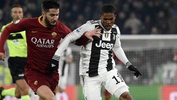 Douglas Costa contra el Roma. 