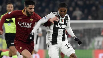 Douglas Costa contra el Roma.