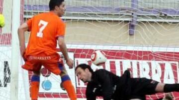 <b>DECISIVO. </b>Abdel manda a la red un centro de Bedoya.