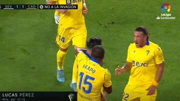 La locura de golazo de Lucas Pérez para dar aire al Cádiz: merece mucho la pena verlo