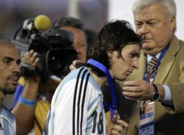 Messi realizó una gran Copa América 2007. Argentina se clasificó para la final contra Brasil, pero perdieron por 3-0.