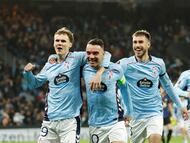 Swedberg celebra con Aspas y Mingueza el gol anotado ante el Lille.