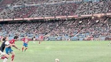 <b>CALDERÓN VACÍO. </b>Entre el mal estado del Atleti, el temprano horario en día laborable y las obras de la M-30, sólo 15.000 fueron al estadio.