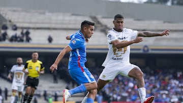 (L-R), Carlos Rodriguez of Cruz Azul and Jose Caicedo of Pumas during the game Pumas UNAM vs Cruz Azul, corresponding Round 15 the Torneo Apertura 2022 of the Liga BBVA MX at Olimpico Universitario Stadium, on September 18, 2022.
<br><br>
(I-D), Carlos Rodriguez de Cruz Azul y Jose Caicedo de Pumas durante el partido Pumas UNAM vs Cruz Azul, correspondiente a la Jornada 15 del Torneo Apertura 2022 de la Liga BBVA MX en el Estadio Olimpico Universitario, el 18 de Septiembre de 2022.