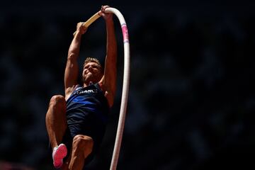 Kevin Mayer en la prueba de salto de pértiga.