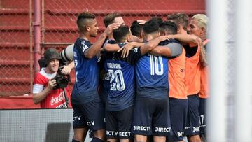 Talleres aplastó a Huracán