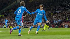 Griezmann y Jo&atilde;o F&eacute;lix celebran el gol al United. 