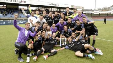 Guti y el Juvenil A del Real Madrid celebraron en el césped de O Couto el triunfo en la Copa de Campeones Juveniles 2017.