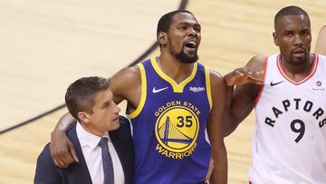 FILE - JUNE 30, 2019: It was reported that Kevin Durant of the Golden State Warriors is planning to sign with the Brooklyn Nets June 30, 2019. TORONTO, ONTARIO - JUNE 10: Kevin Durant #35 of the Golden State Warriors is assisted off the court after sustaining an injury in the first half against the Toronto Raptors during Game Five of the 2019 NBA Finals at Scotiabank Arena on June 10, 2019 in Toronto, Canada. NOTE TO USER: User expressly acknowledges and agrees that, by downloading and or using this photograph, User is consenting to the terms and conditions of the Getty Images License Agreement.   Claus Andersen/Getty Images/AFP
 == FOR NEWSPAPERS, INTERNET, TELCOS &amp; TELEVISION USE ONLY ==