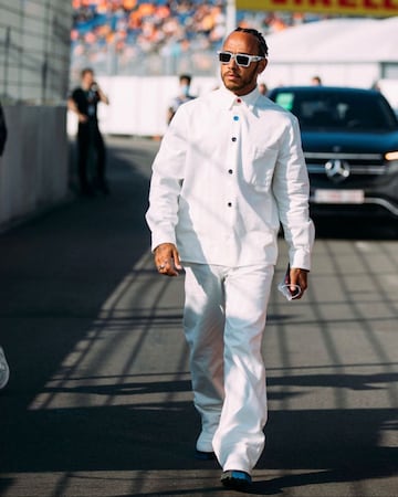 La pasarela de Lewis Hamilton en el 'paddock'