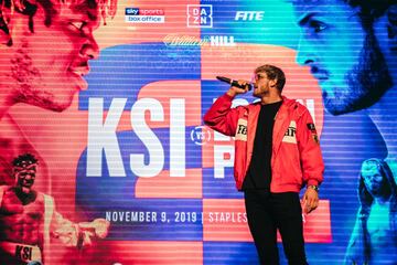 La primera pelea fue el evento deportivo en directo v¨ªa pay-per-view m¨¢s importante de la historia de Internet con m¨¢s de un mill¨®n de personas. Se agotaron las 20.000 entradas en el estadio y fue el acontecimiento m¨¢s comentado del mundo.