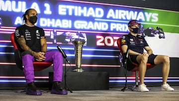 Lewis Hamilton (Mercedes) y Max Verstappen (Red Bull). Yas Marina, Abu Dhabi. F1 2021.