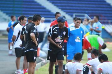 Arturo Reyes será el undécimo entrenador de Junior de Barranquilla en los últimos 10 años, pero es el decimocuarto cambio de entrenador en la década, teniendo en cuenta varias etapas de Julio Comesaña y Alexis Mendoza.