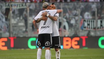 Futbol, Colo Colo vs Deportes Iquique.
Fecha 29, Campeonato Nacional 2024.
El jugador de Colo Colo Carlos Palacios, centro, celebra su gol contra Deportes Iquique durante el partido de primera division disputado en el estadio Monumental en Santiago, Chile.
03/11/2024
Jonnathan Oyarzun/Photosport
Football, Colo Colo vs Deportes Iquique.
29th turn, 2024 National Championship.
Colo Colo's player Carlos Palacios, center, celebrates his goal against Deportes Iquique during the first division match held at the Monumental stadium in Santiago, Chile.
03/11/2024
Jonnathan Oyarzun/Photosport