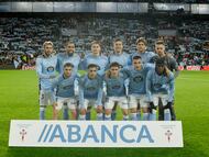 Formación inicial del Celta contra el Barcelona en Balaídos.