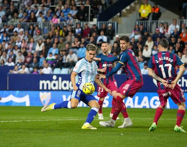 El gamberrismo aislado amarga el buen momento del Málaga