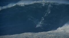 Nazaré: la épica lucha del surfista contra las olas gigantes