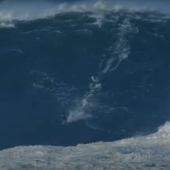 Nazaré: la épica lucha del surfista contra las olas gigantes