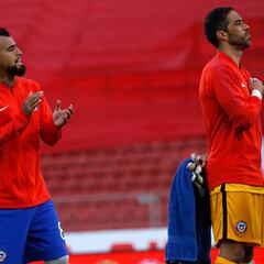 Claudio Bravo respalda a los históricos de la Roja con una frase que dará que hablar: “No necesitan decir una palabra”
