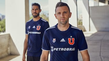 La indumentaria contará con la nueva tecnología adidas “Aeroready” y mantiene el color azul oscuro. El lanzamiento oficial de la camiseta será el 17 de diciembre y tendrá un valor de $49.990.