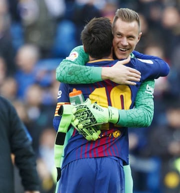 Ter Stegen and Messi after the Clásico at the Bernabéu.