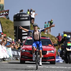 Evenepoel va sobrado y se corona en el Picón Blanco