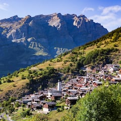 Un idílico pueblo de Suiza está pagando 25.000 euros por persona si te vas a vivir allí: estos son los requisitos