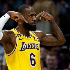LeBron James se autocoronó como el rey, durante el Super Bowl LVII de la NFL