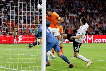 Virgil van Dijk scores for Holland against Germany