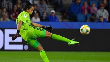 Argentina's goalkeeper Vanina Noemi Correa kicks the ball during the France 2019 Women's World Cup Group D football match between England and Argentina, on June 14, 2019, at the Oceane Stadium in Le Havre, northwestern France. (Photo by Damien MEYER / AFP)