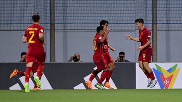 Barberá celebra el segundo gol de la Sub-19 ante Islandia.