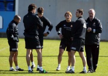 Vicente del Bosque conquistó como técnico del Real Madrid dos Champions League (2000 y 2002),6 dos Ligas (2001 y 2003), una Supercopa de España en 2001, una Supercopa de Europa en 20026 y una Copa Intercontinental en 2002. 