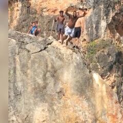 Lebron medita su decisión de donde jugar con este curioso salto