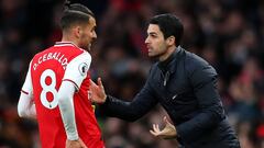 LONDON, ENGLAND - FEBRUARY 23: Mikel Arteta, Manager of Arsenal gives Dani Ceballos of Arsenal instructions during the Premier League match between Arsenal FC and Everton FC at Emirates Stadium on February 23, 2020 in London, United Kingdom. (Photo by Cat