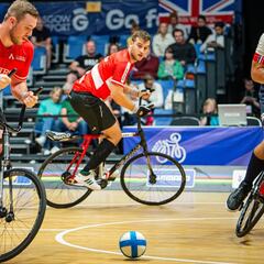 ‘Cycle-ball’: el fútbol sobre ruedas