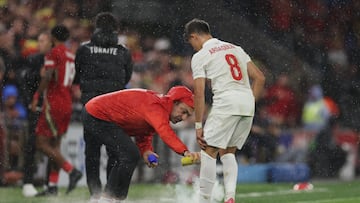 The attacker was forced off late on in Türkiye’s UEFA Nations League game against Wales after taking a blow to the shin.