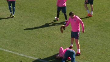 El piscinazo cómico de Griezmann y penitencia de Gabi