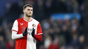 Rotterdam (Netherlands), 28/01/2024.- Santiago Gimenez of Feyenoord reacts after the Dutch Eredivisie soccer match between Feyenoord and FC Twente at Feyenoord Stadion de Kuip in Rotterdam, Netherlands, 28 January 2024. (Países Bajos; Holanda) EFE/EPA/MAURICE VAN STEEN
