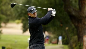 Imagen de Paco Jémez jugando al golf.