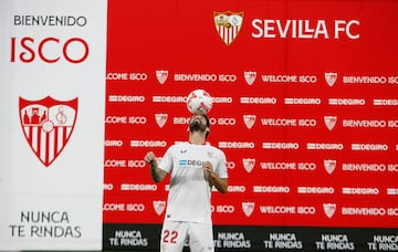 El malagueño Isco se da un baño de masas en su presentación en el Sánchez Pizjuán.