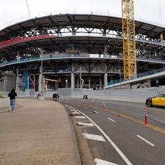 Los trabajadores del Camp Nou se manifiestan: “No tienen papeles”