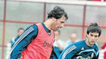 <b>SU VUELTA. </b>El holandés marcó tres goles en el partidillo de ayer.