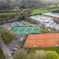 España hace suya la Abadía de Bisham